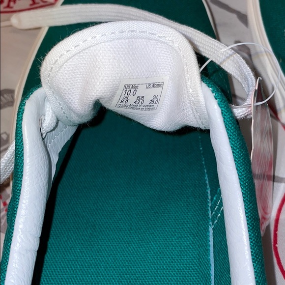 Vans - Picture 4 of 7